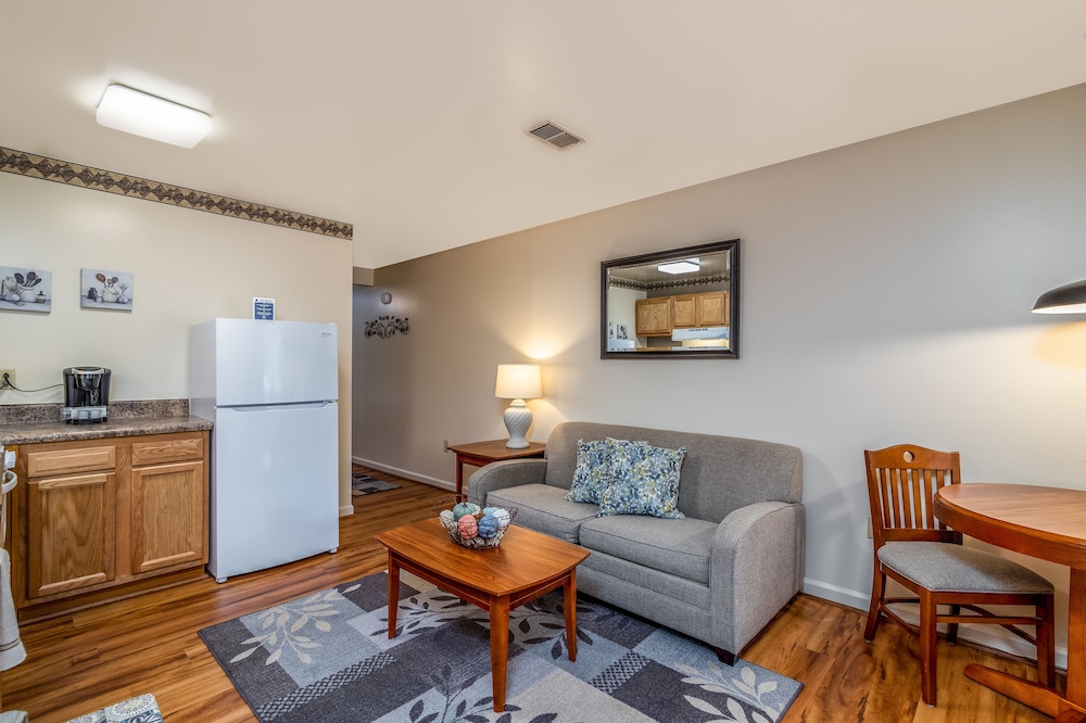 Affordable Corporate Suites - Roanoke 26/50