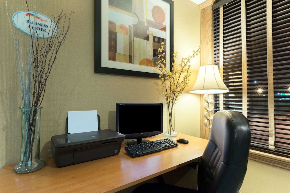 Baymont By Wyndham Louisville South I 65 30/33