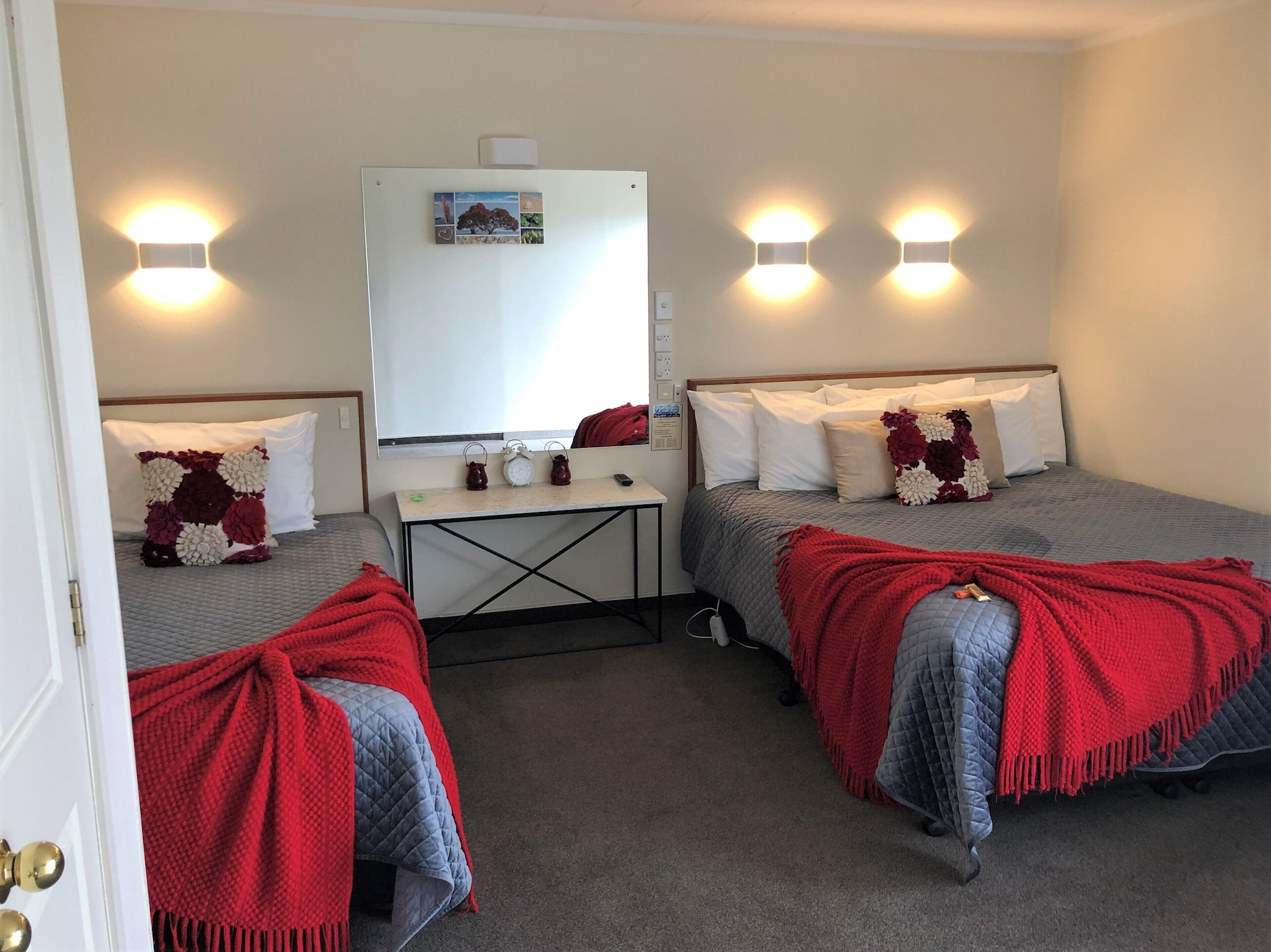 1 Bedroom, Upstairs, Apartment, 1 Queen and 1 Single Bed