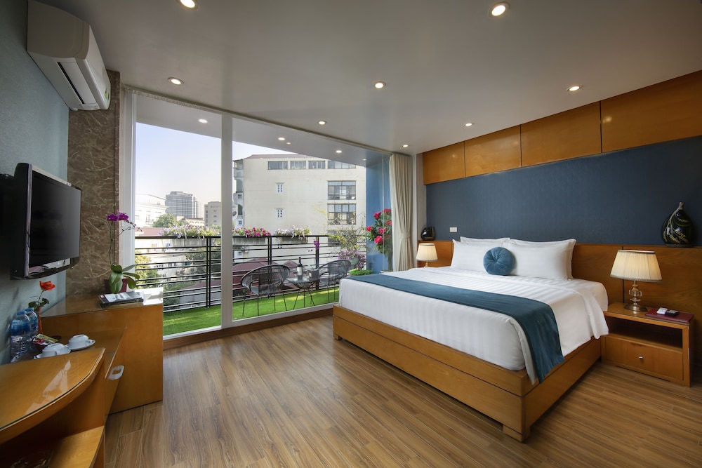 PREMIUM, SUITE, CITY VIEW, BALCONY