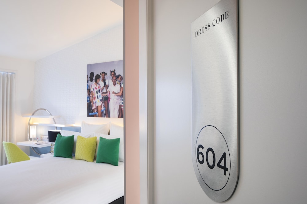 Hotel Dress Code And Spa 22/58
