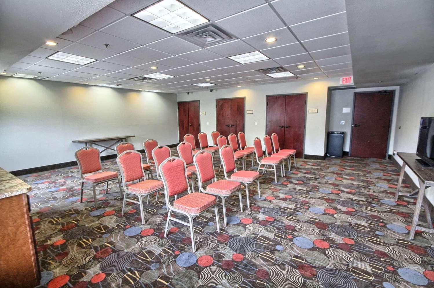 Country Inn & Suites By Radisson, Dearborn, MI 18/21