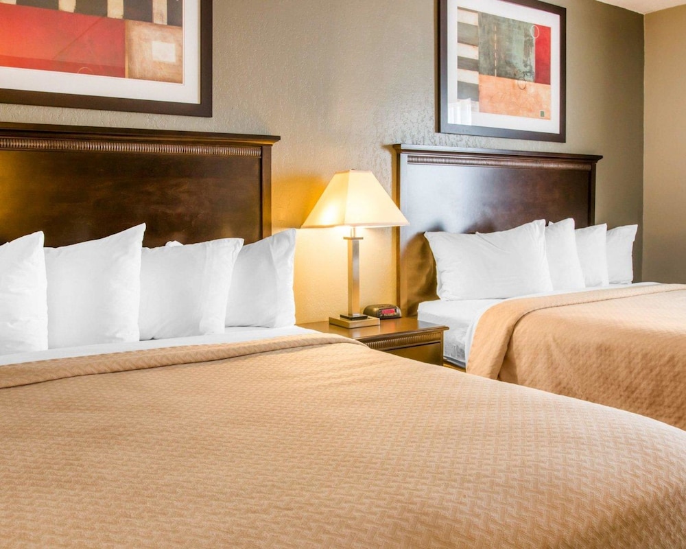 Quality Inn Suites Next To the Casino 11/35