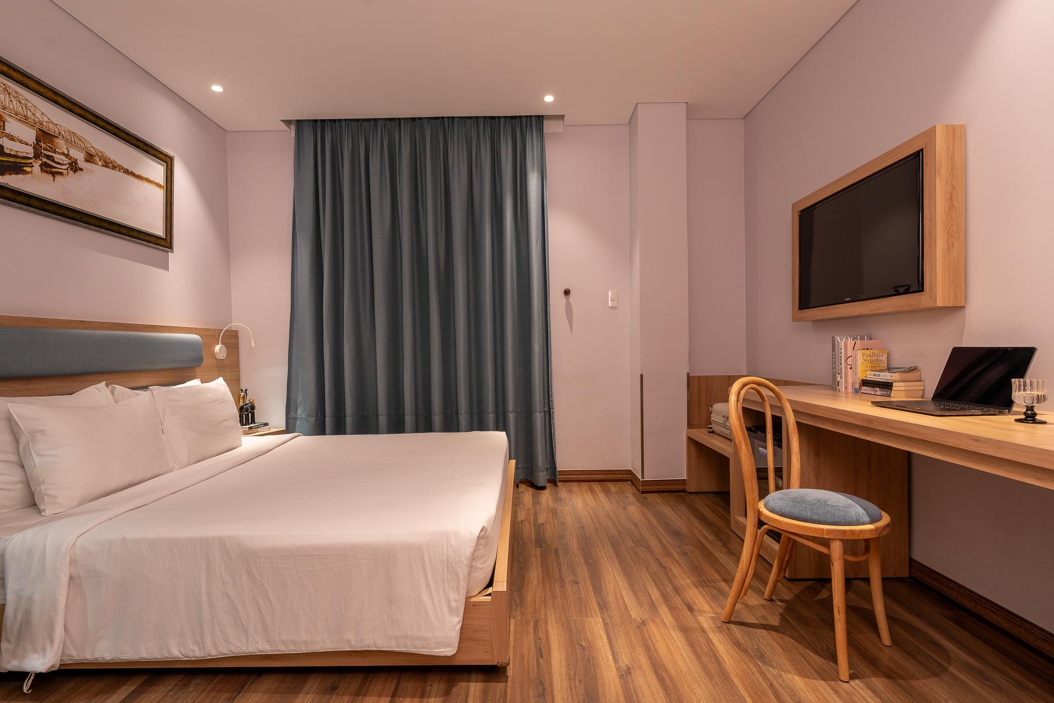 DELUXE, TWIN BEDS, NO WINDOW