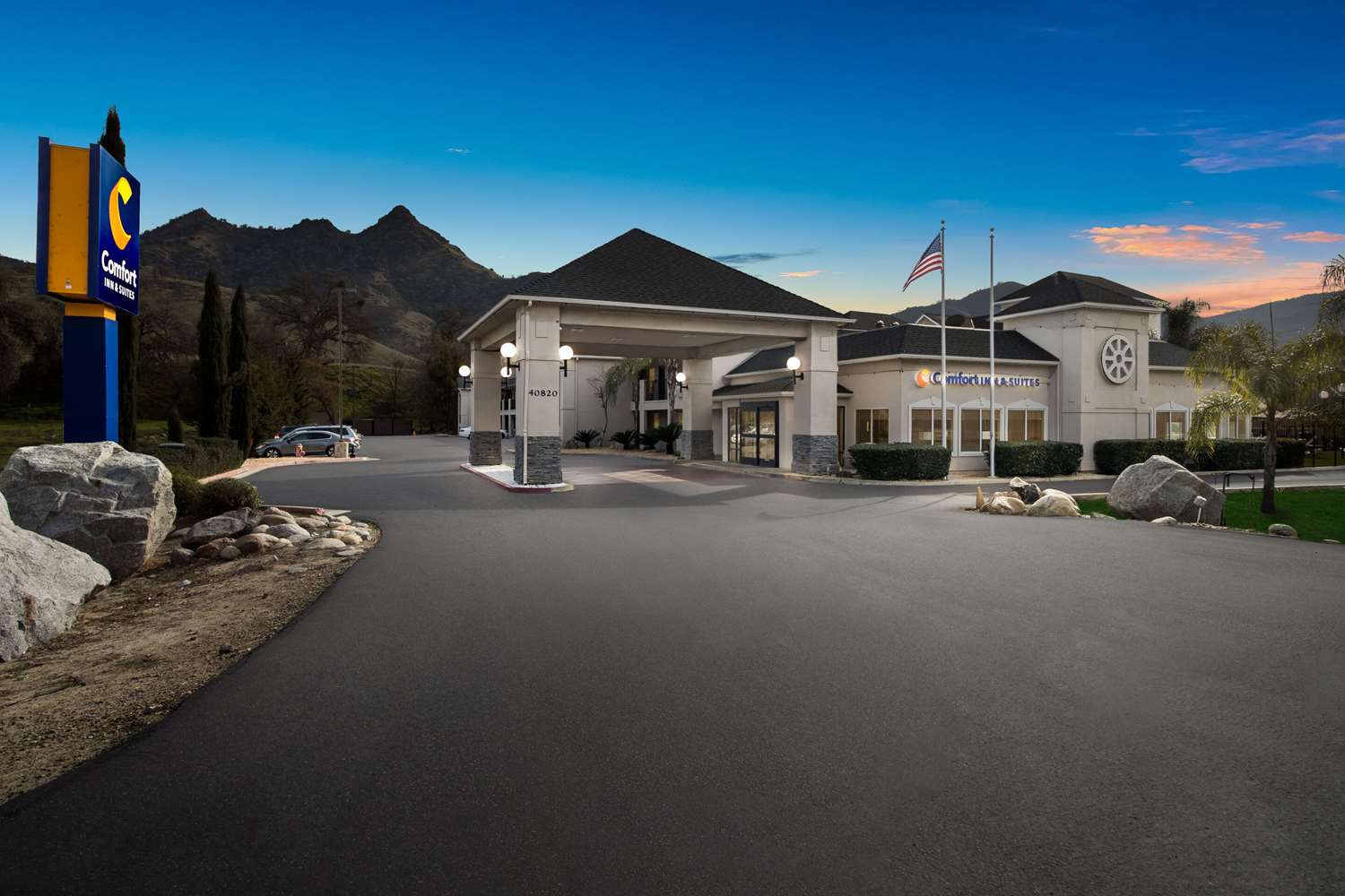 Comfort Inn & Suites Sequoia Kings Canyon 1/16
