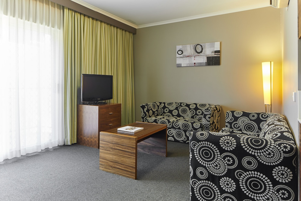 Quality Hotel Dickson 24/42