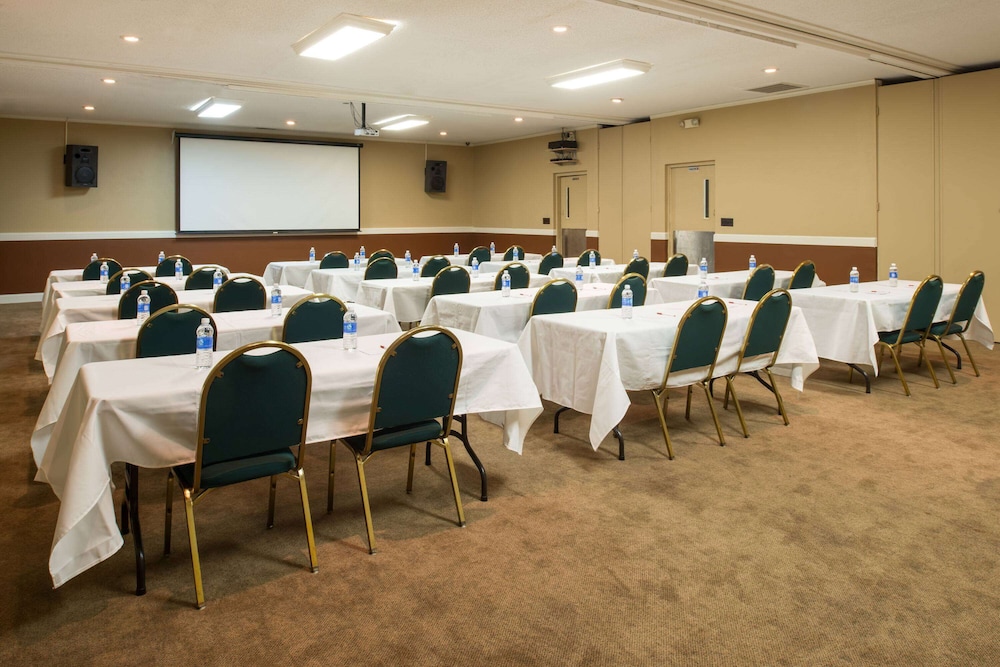Ramada By Wyndham Bowling Green 34/45
