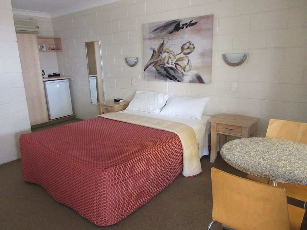 ROOM, DOUBLE BED