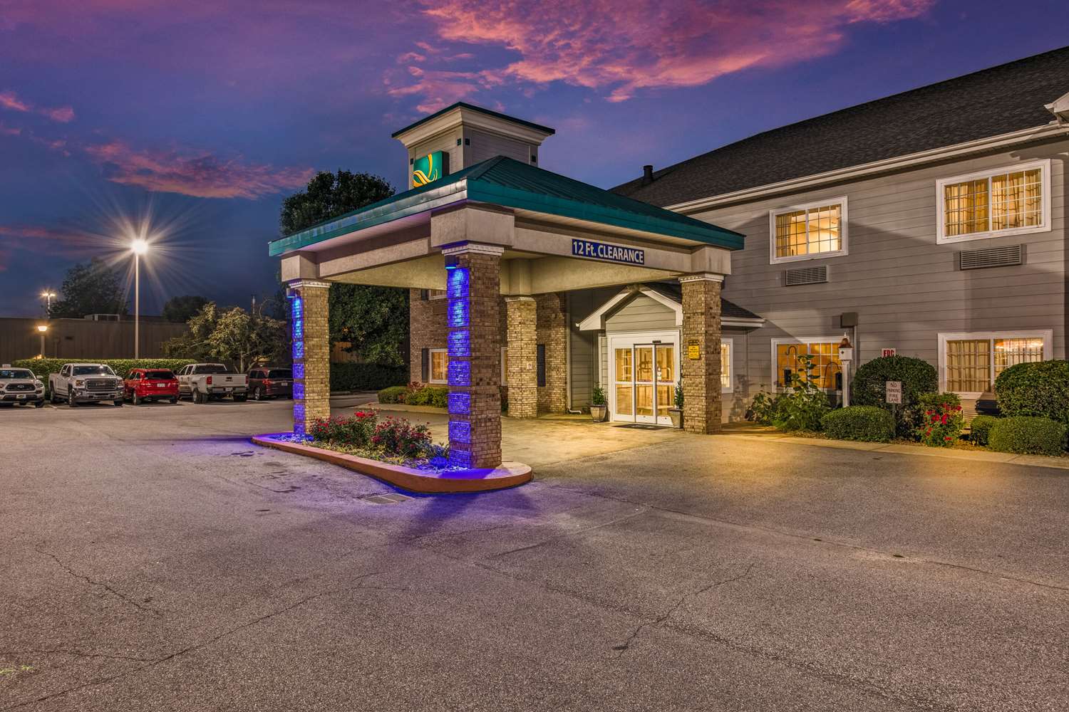 Quality Inn & Suites Hendersonville Flat Rock 28/29