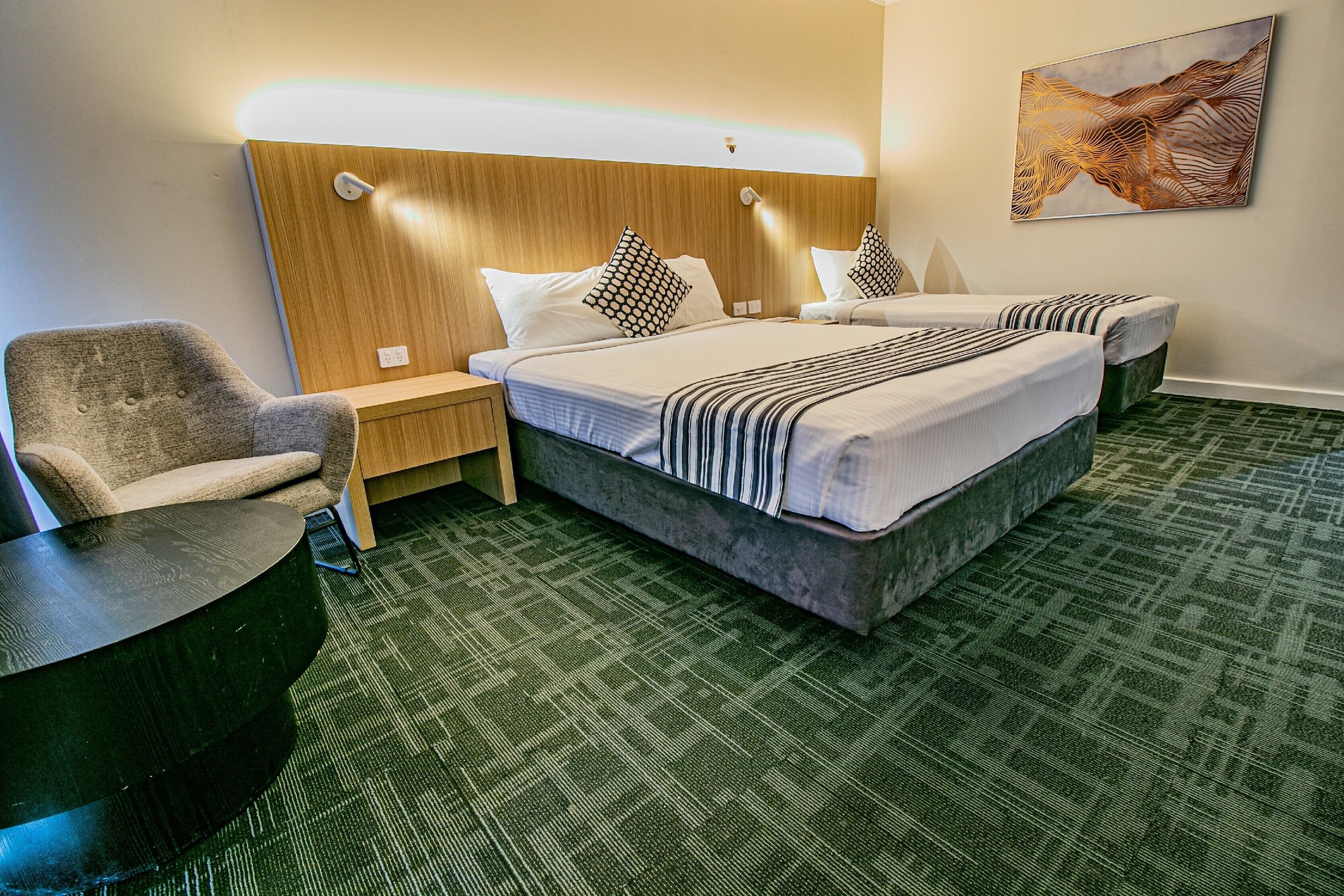 ROOM, QUEEN BED, RESORT SIDE