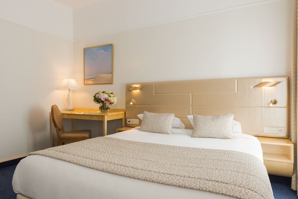 CLASSIC, QUEEN BED