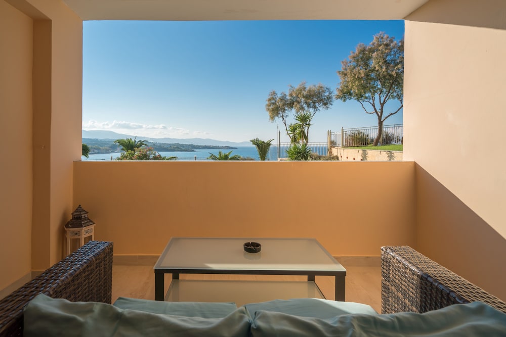 Balcony Hotel 6/66
