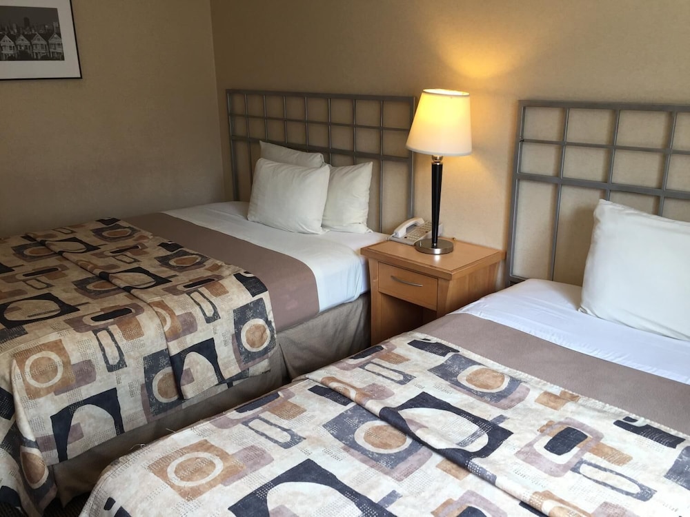 Inn on Broadway(EX. Broadway Manor Inn) 14/37