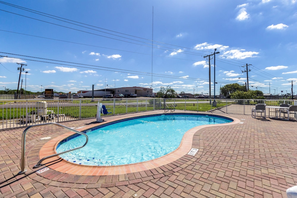 Motel6 Harlingen, TX 44/52