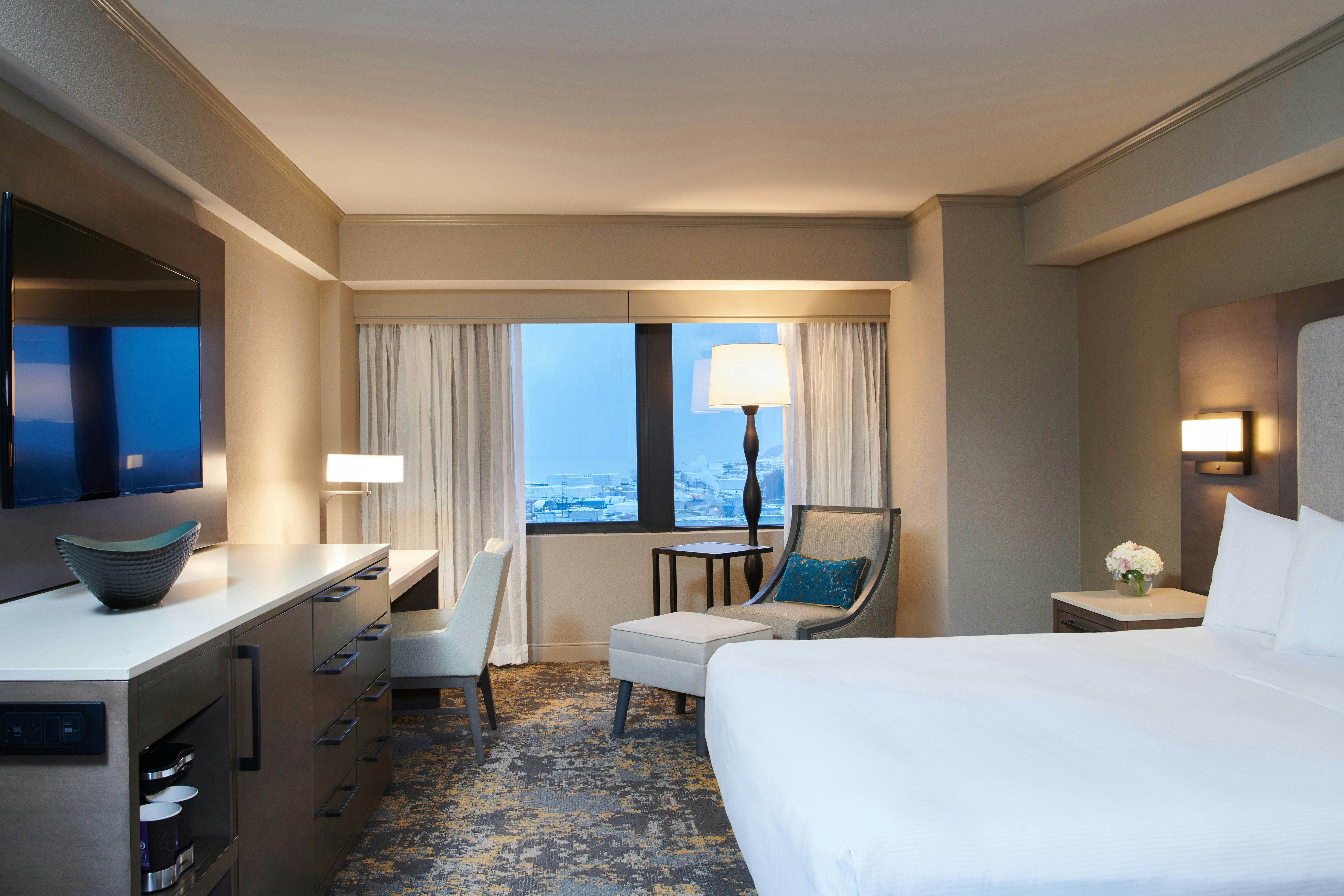 ROOM, KING BED