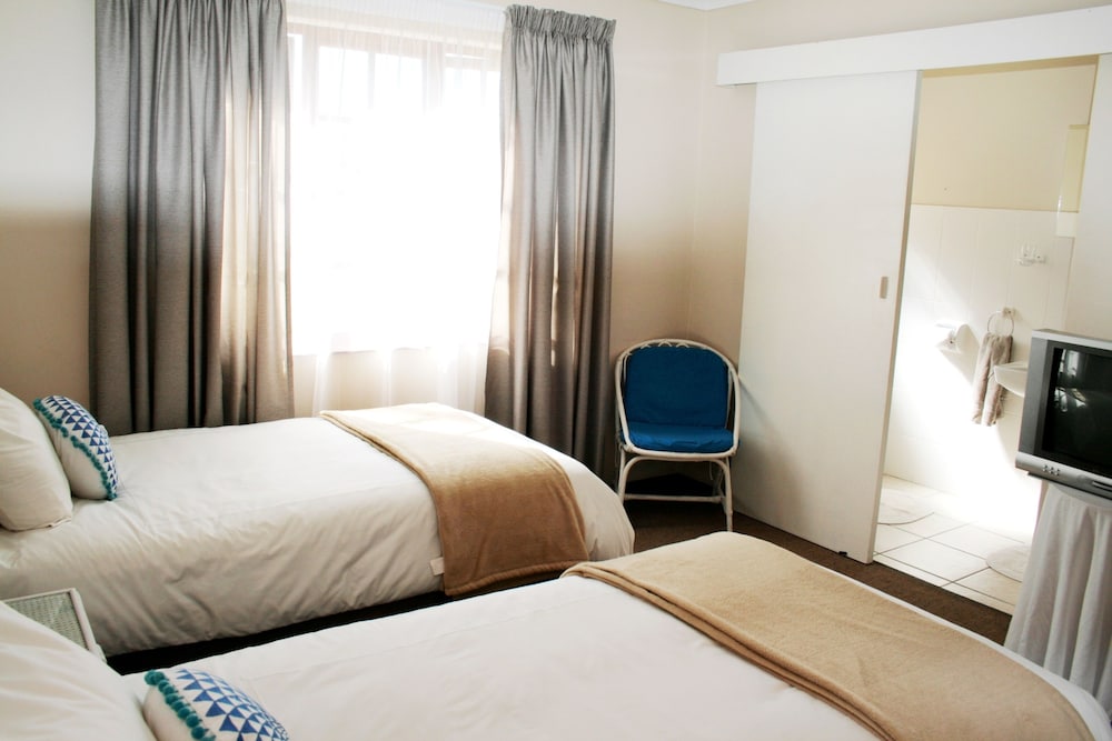 Blouberg Dolphin Inn 11/72
