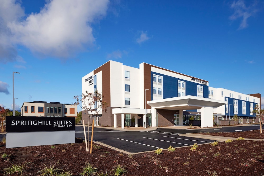 SpringHill Suites Medford Airport 23/28