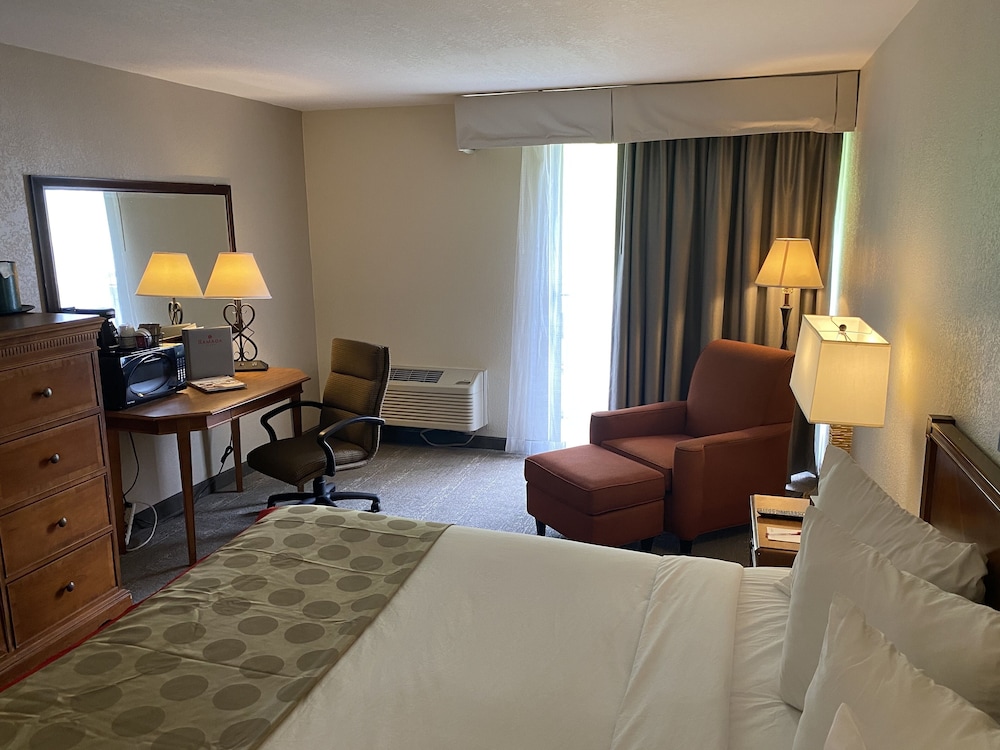غرفة بسرير كينج لذوي الإعاقة، Hotel Mesa Albuquerque Midtown 10/10