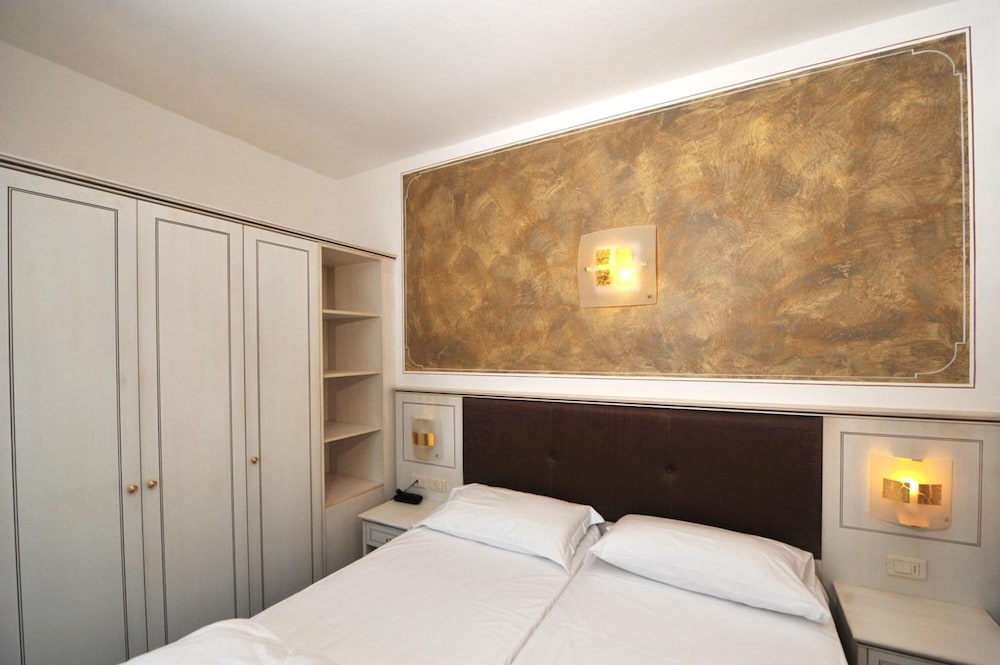 Hotel Sogno Del Benaco 26/63