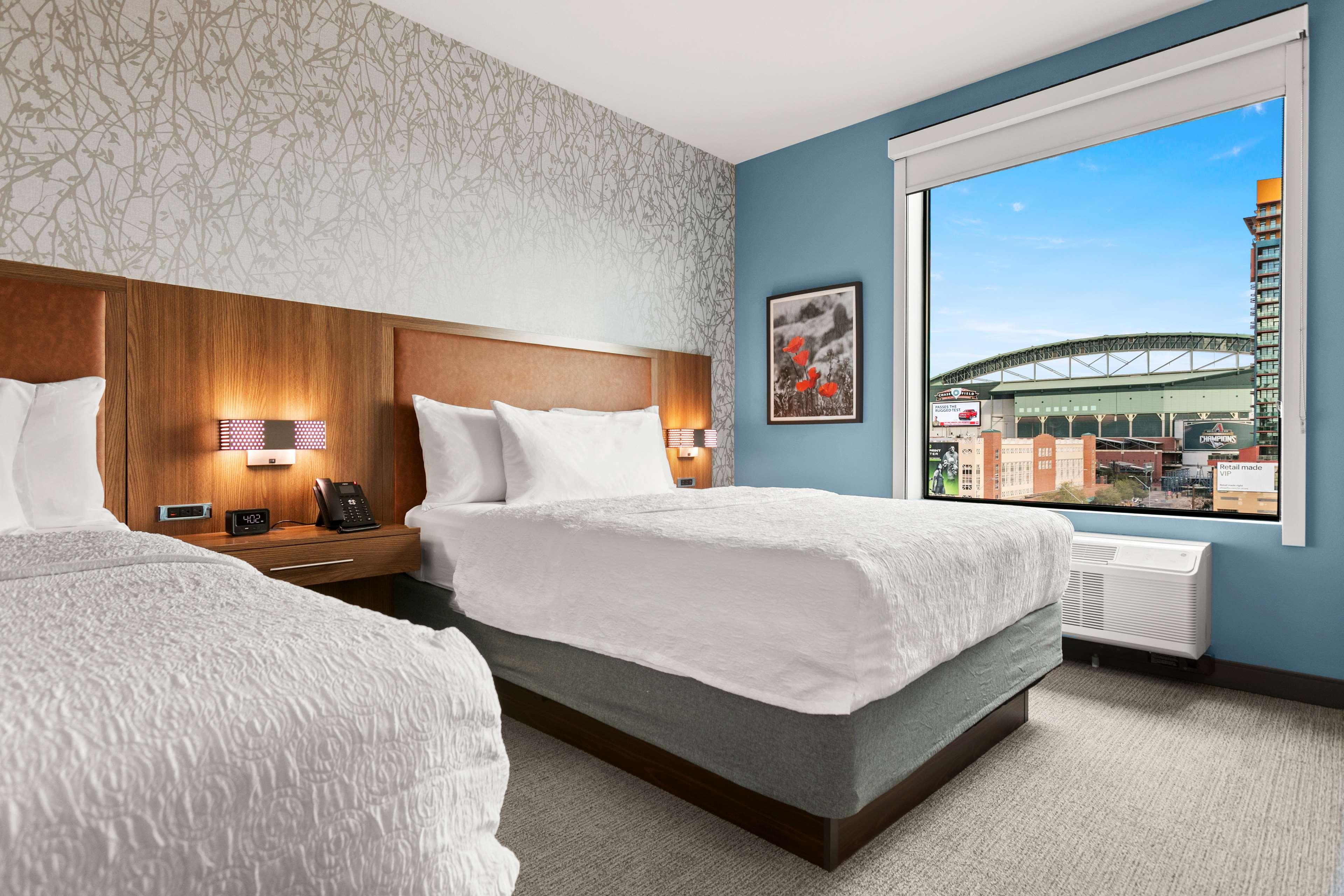STUDIO, 2 QUEEN BEDS, CITY VIEW