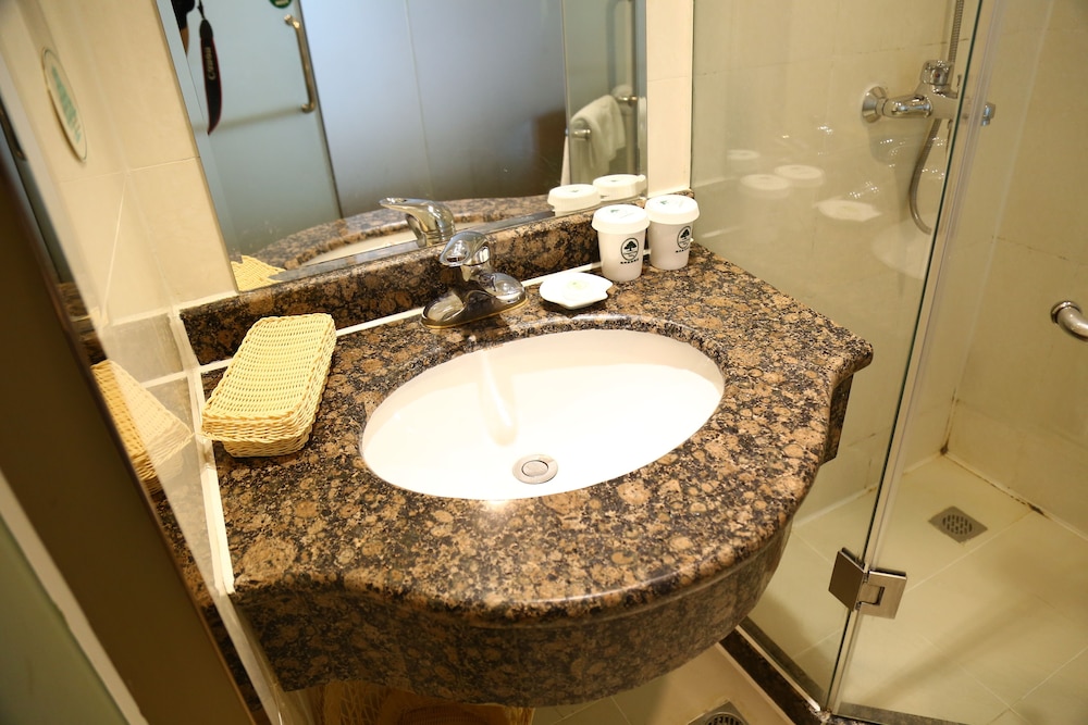 Greentree Inn Beijing Guangmingqiao Express Apartment Hotel 21/23