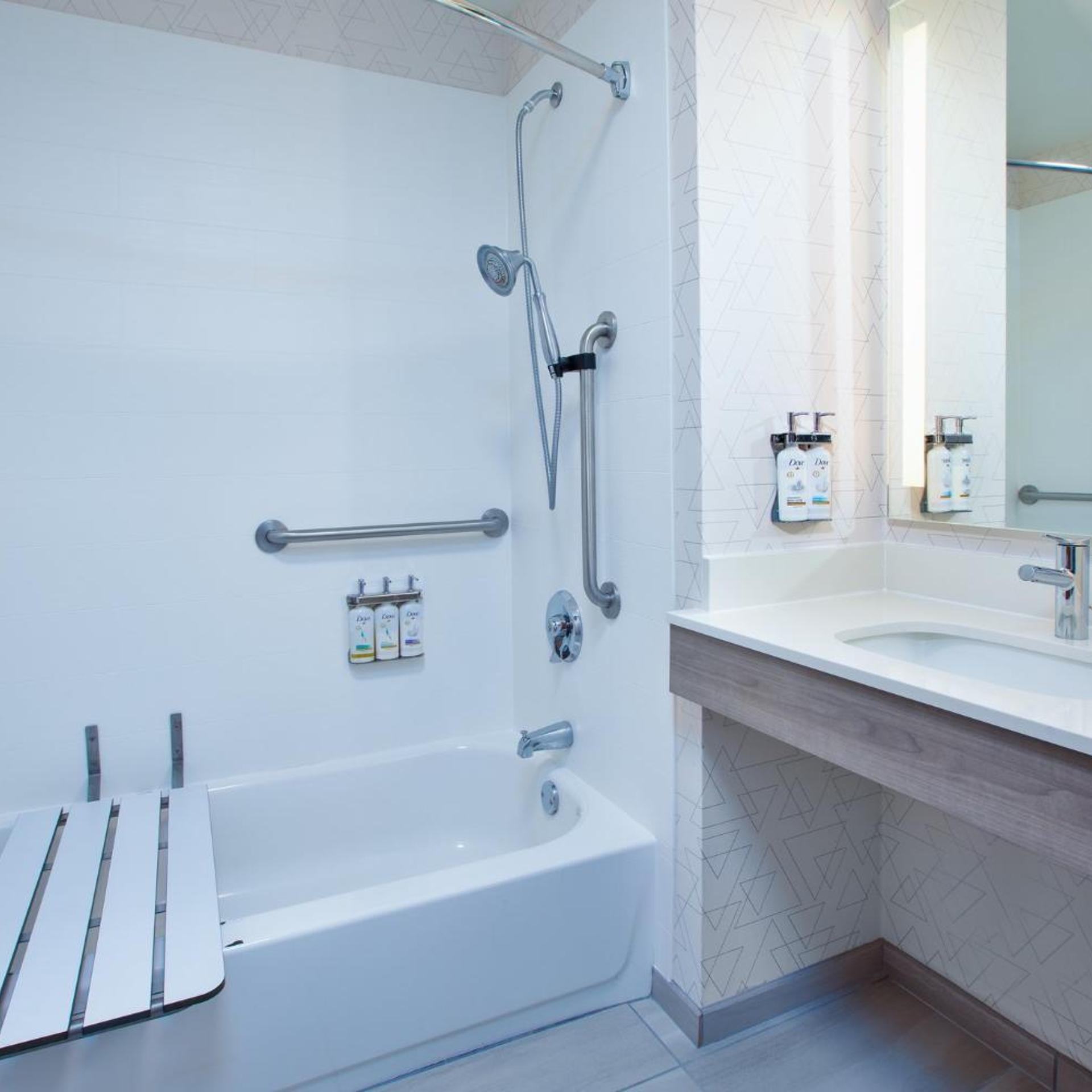Suite, Accessible, Holiday Inn Express Hotel And Suites Buffalo 6/9