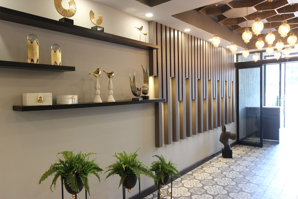 Monezza Hotel 7/50