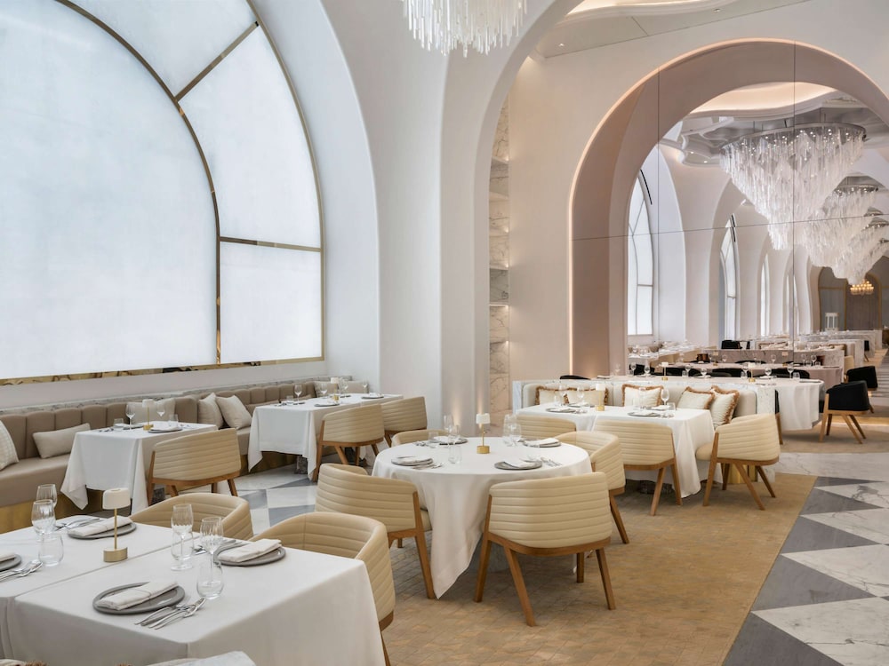 Raffles Doha 48/65