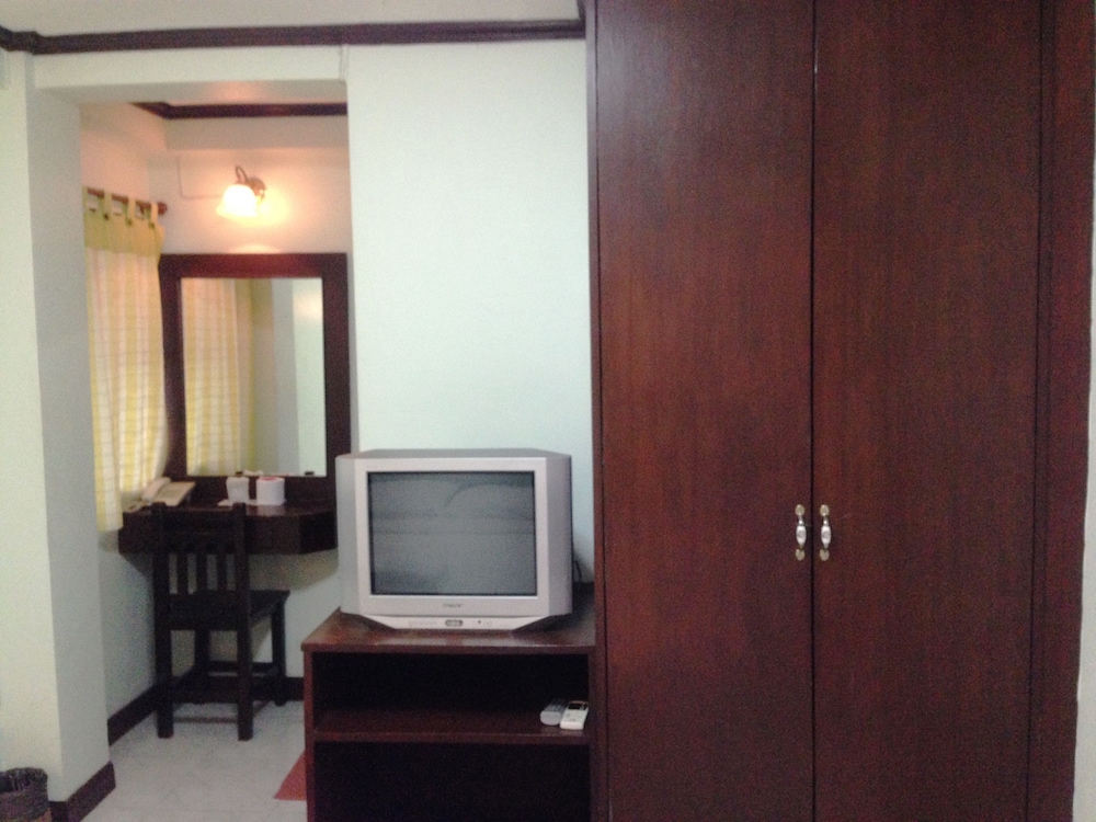 Amarin Inn 9/45