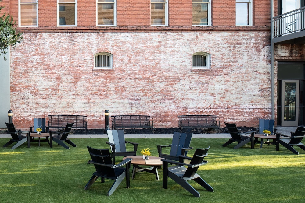 LaSalle Boutique Hotel 35/39