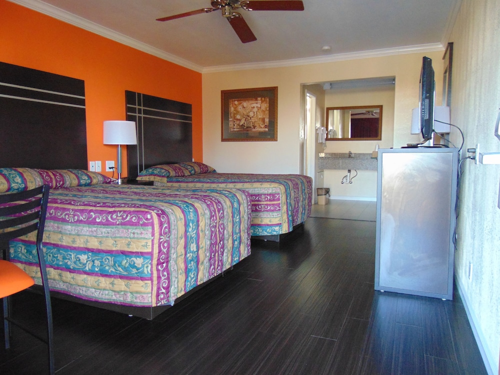 ROOM, DOUBLE BED