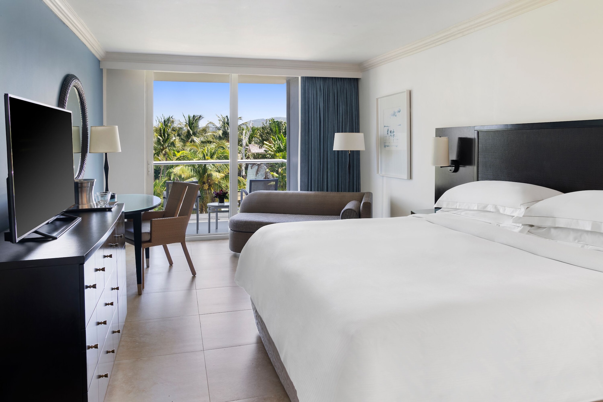 Room, King Bed, Mountain View