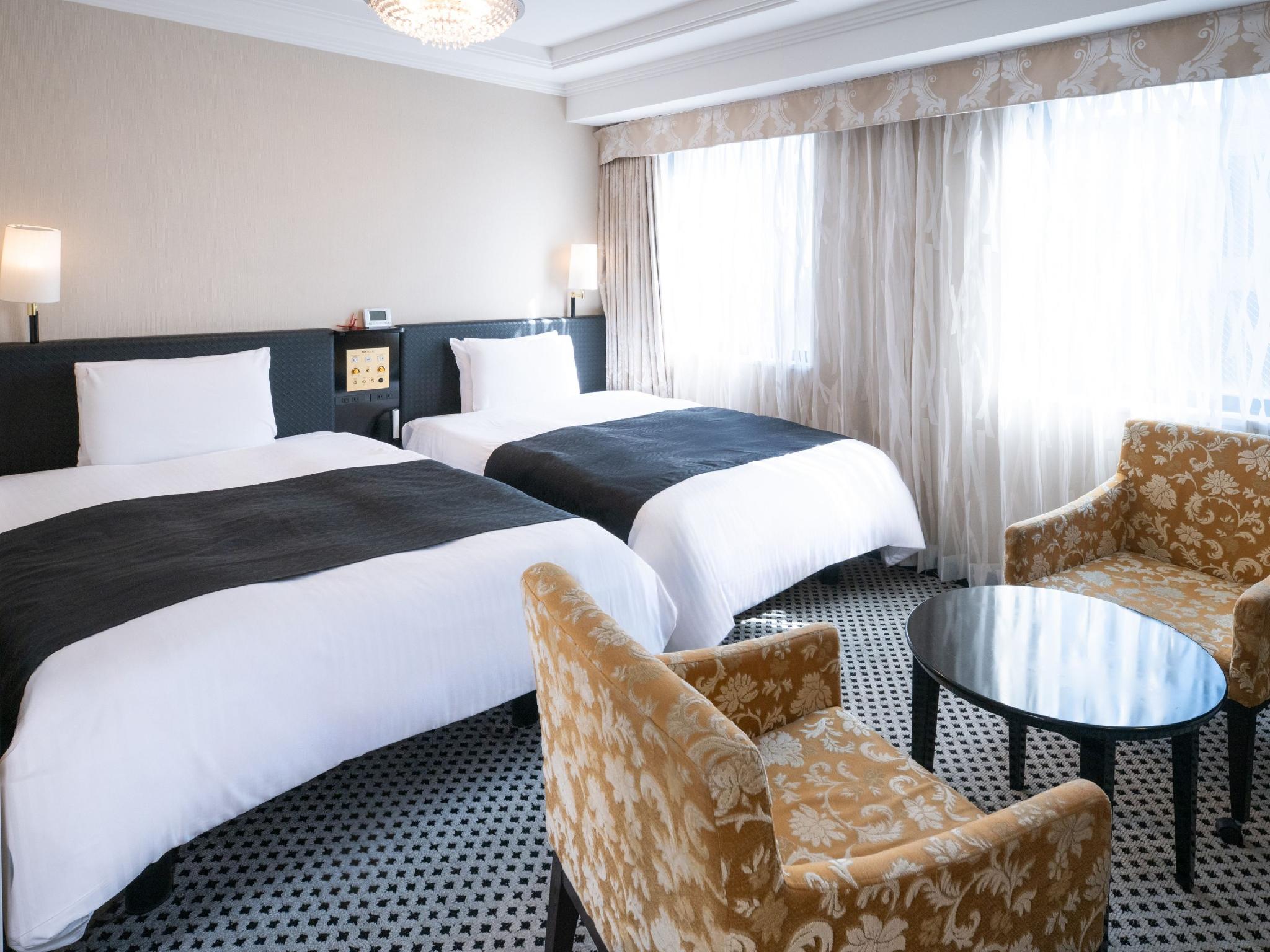DELUXE, TWIN BEDS