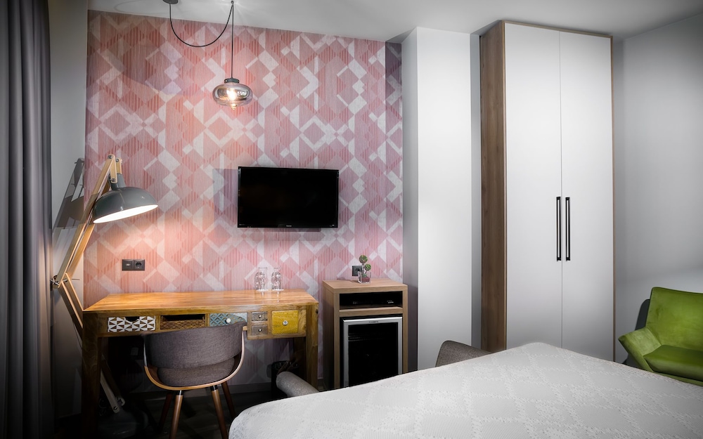 360 Degrees Pop Art Hotel 62/74