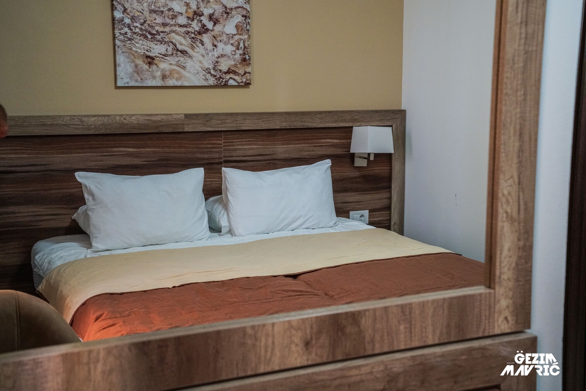 1 BEDROOM, COMFORT, SUITE, PARTIAL SEA VIEW, BALCONY