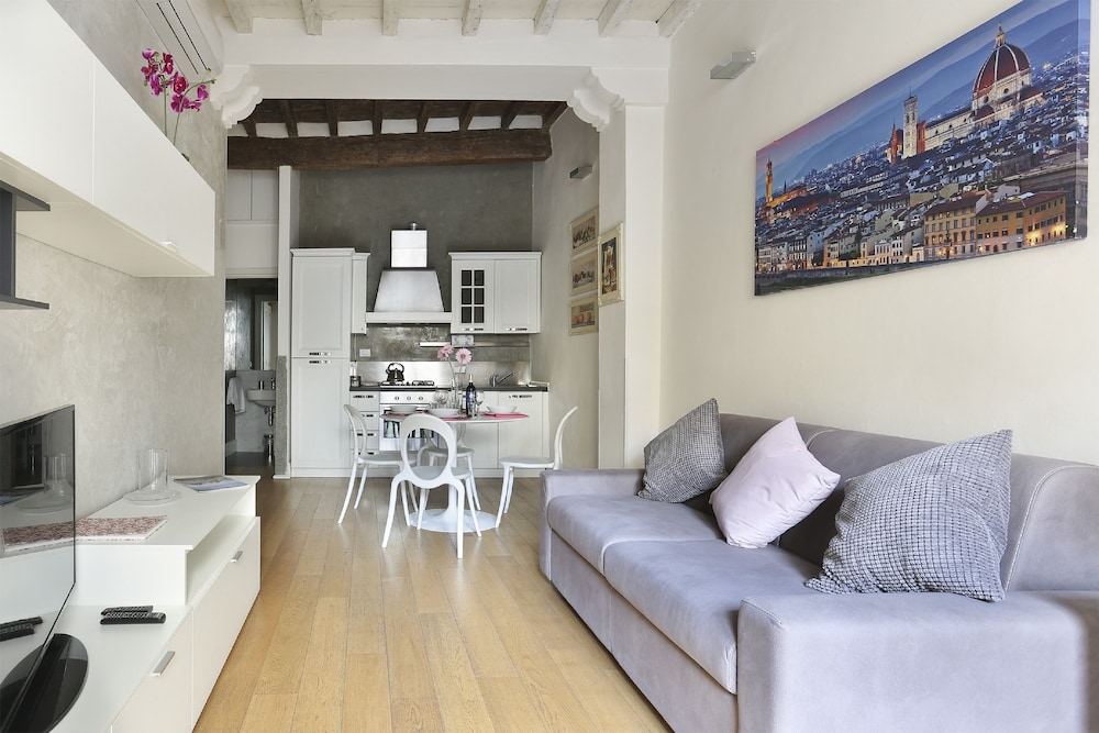 Ginori Apartment 8/16