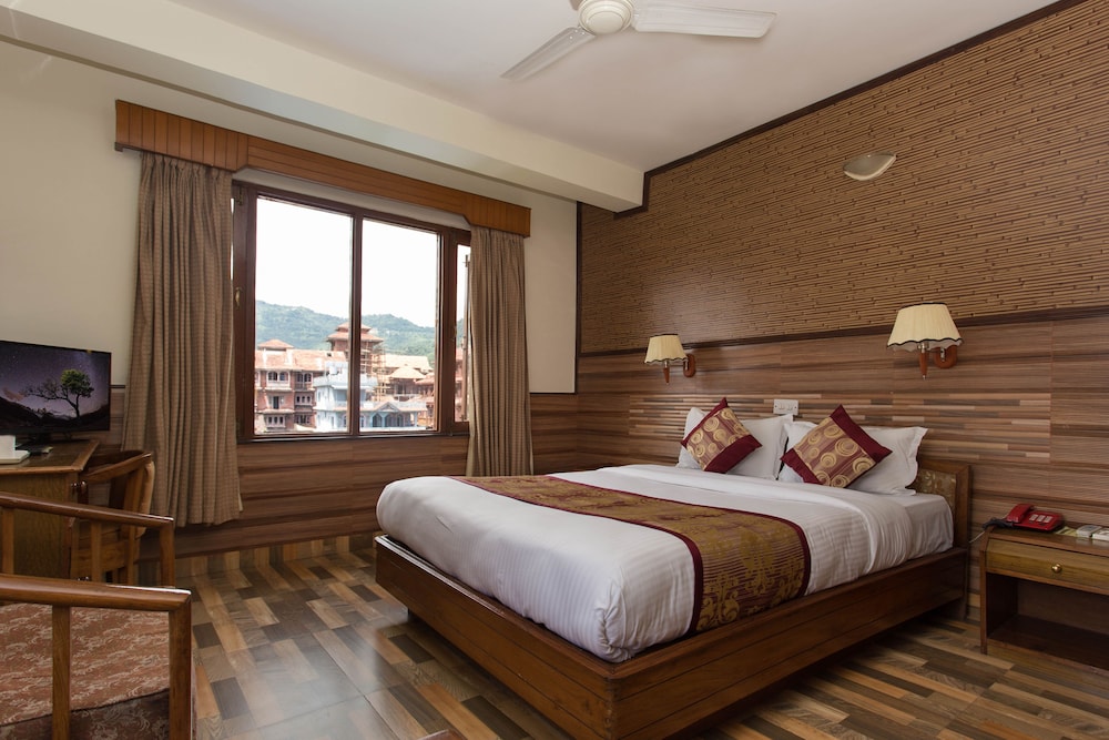 LUXURY, DOUBLE OR TWIN BED