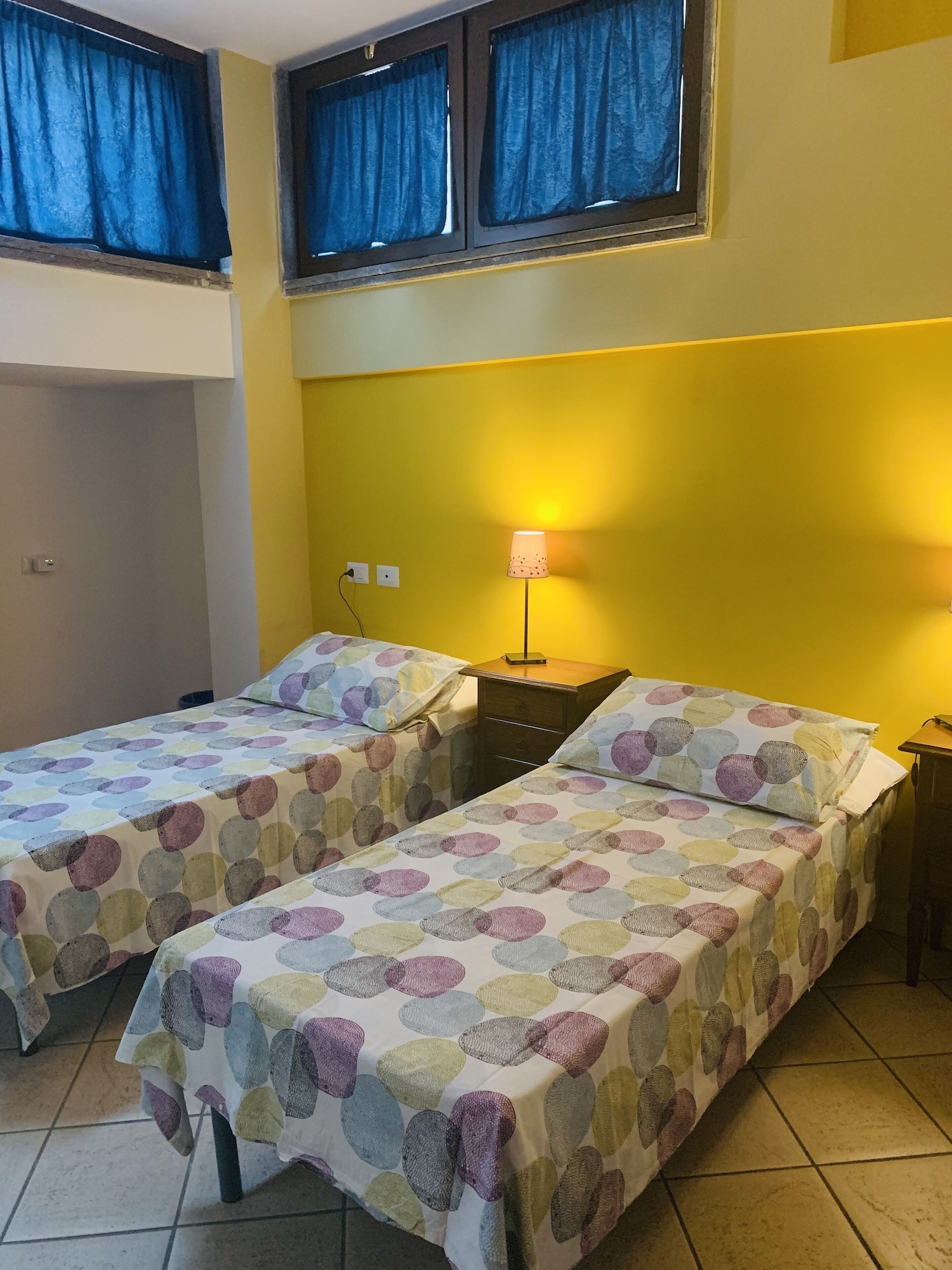 ROOM, DOUBLE BED