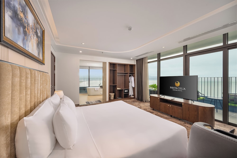 Nesta Celia Danang Hotel 12/50