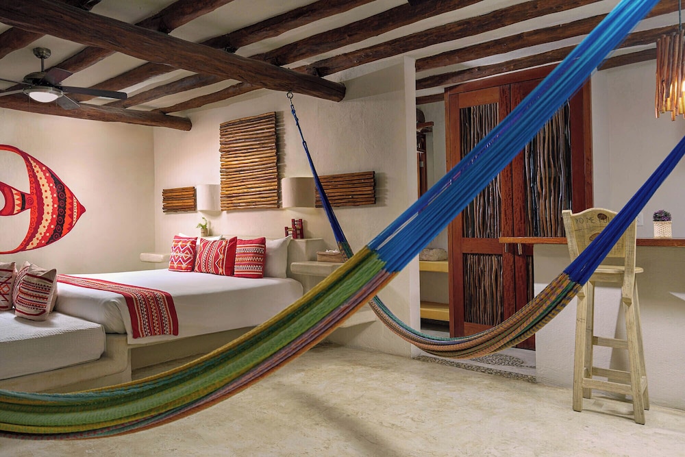 Hotel El Pueblito 34/50