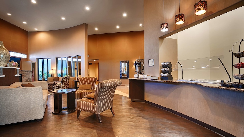 Best Western Plus Lackland Hotel & Suites 28/34