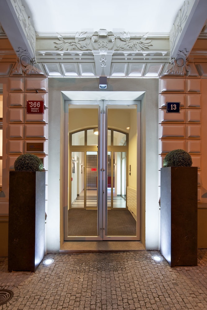 Red And Blue Design Hotel Prague 38/57