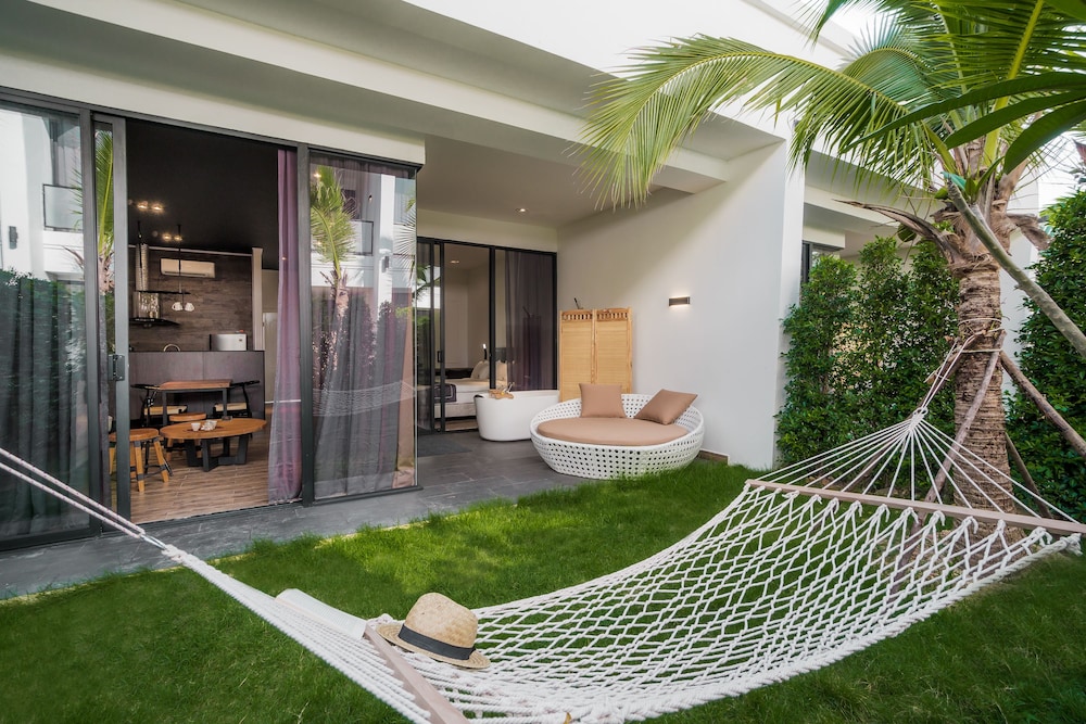 White Boutique Hotel and Residences 31/72