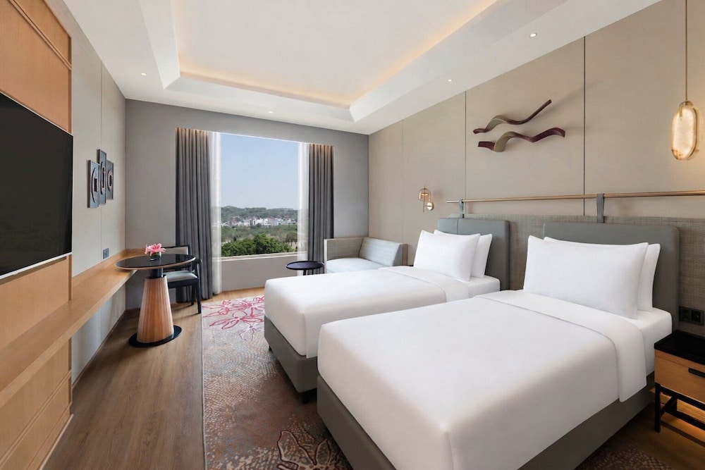 HOLIDAY INN CHANDIGARH PANCHKULA 20/63