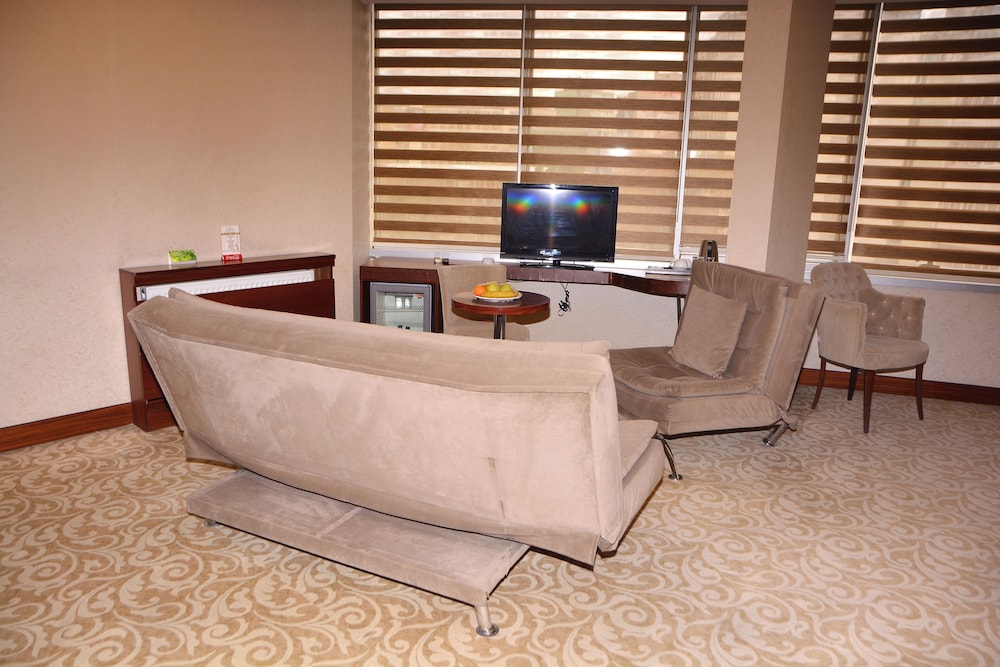 ASRIN BUSINESS HOTEL 8/73