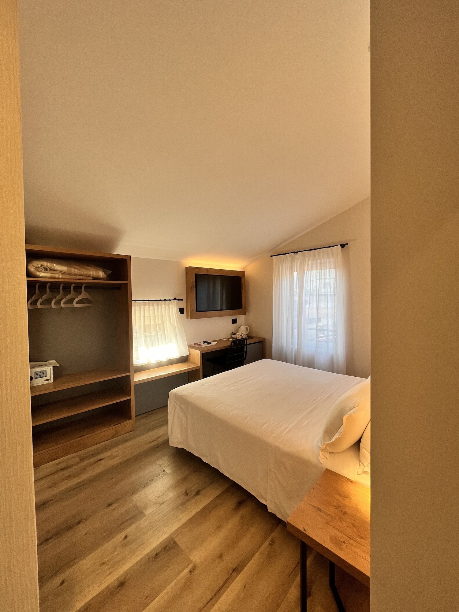 BASIC, LARGE SINGLE BED