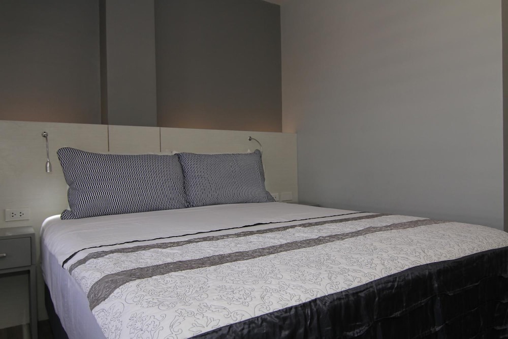 Cebu Hotel Plus 30/55