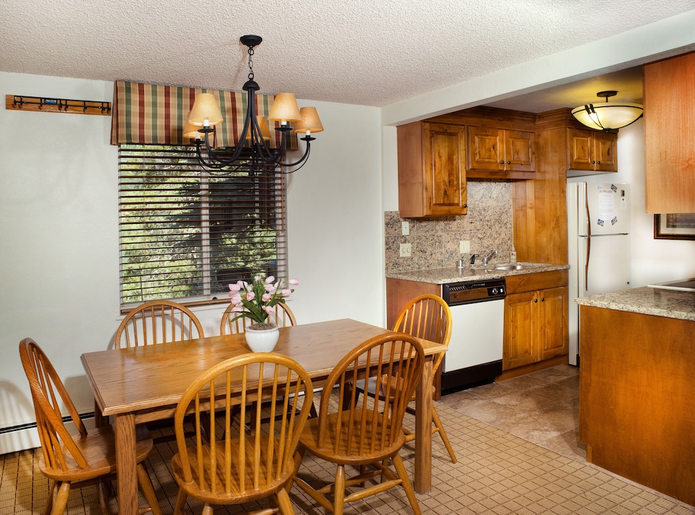 Eagle Point Resort 40/50