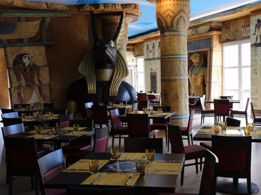 restaurant cafeteria