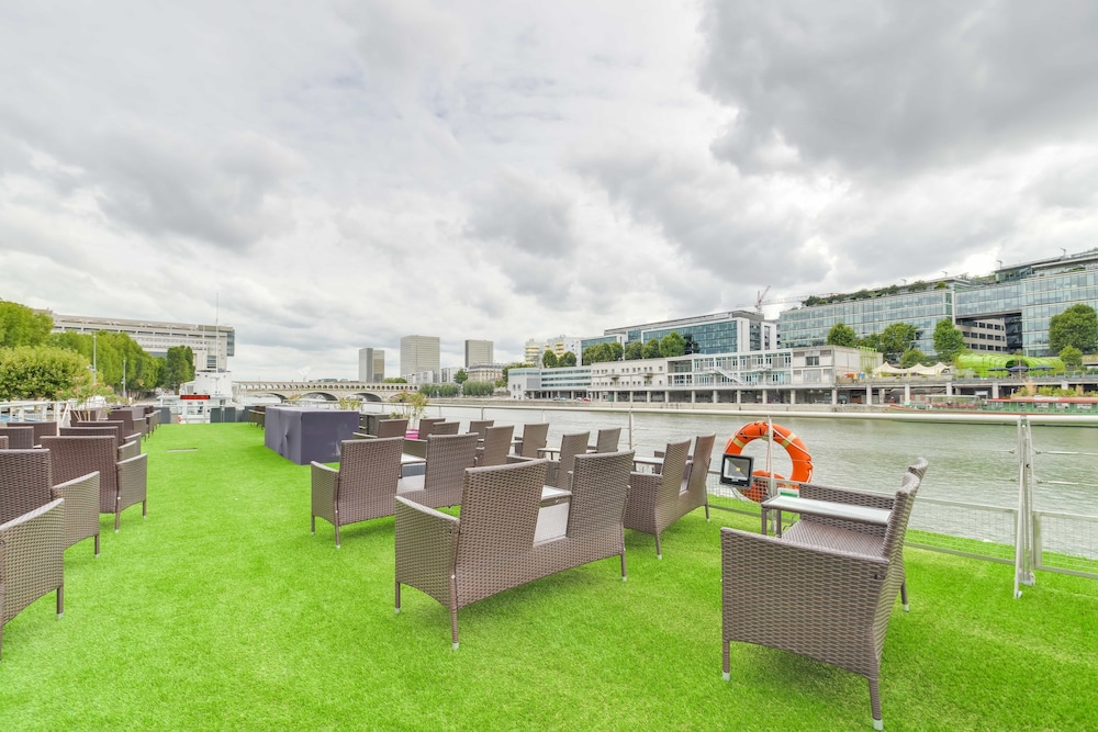 Vip Paris Yacht Hotel 43/50